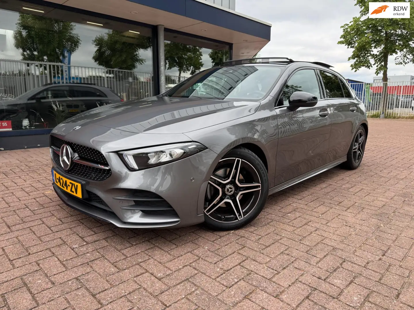Mercedes-Benz A 180 AMG | Pano | Ambient | Burmester Grijs - 1
