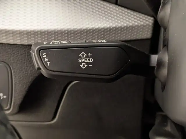 Audi Q2 view 10