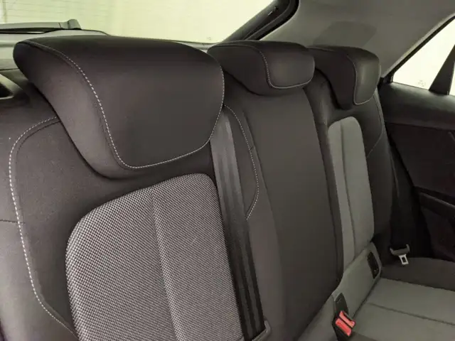 Audi Q2 view 8