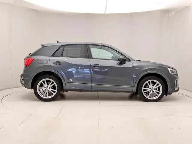 Audi Q2 view 3