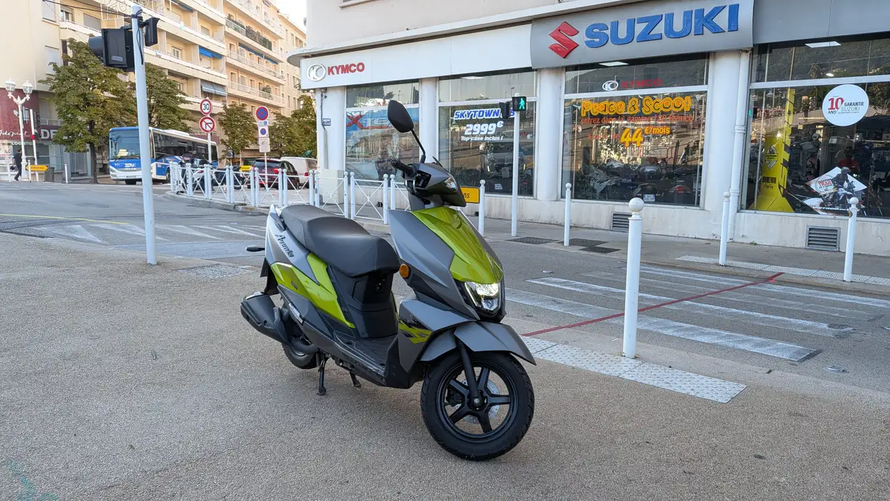 Suzuki Avenis 125