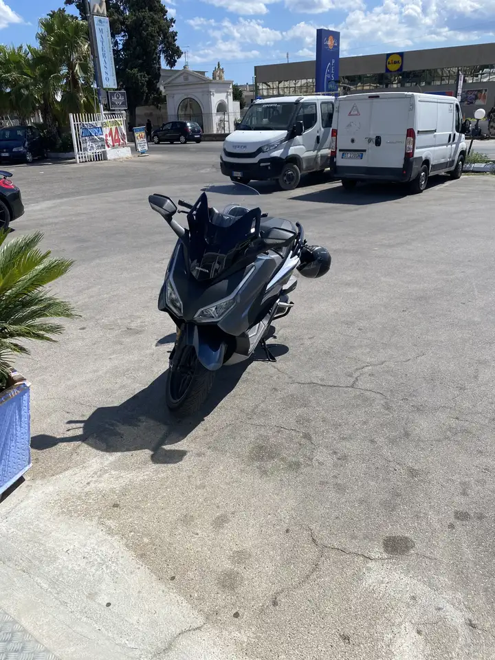 Honda Forza 350