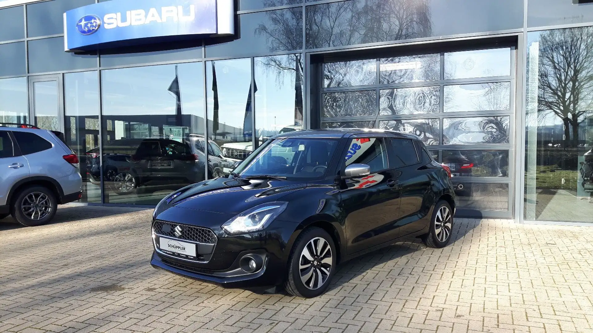 Suzuki Swift 1,0 Comfort+ Hybrid Negro - 1