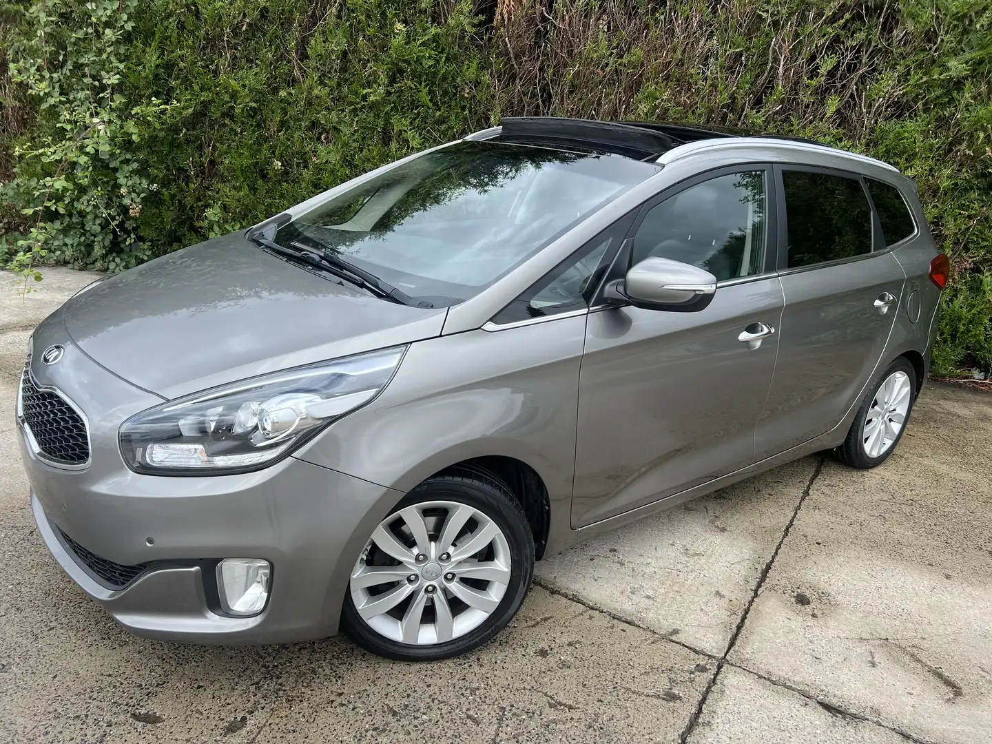 Kia Carens 1.7 CRDI Lounge - 7 places - Bronze - 1