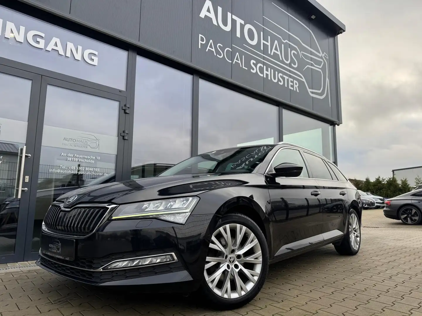 Skoda Superb Style 4x4 2.0 TDI/DSG/AHK/STHZG/PANO/ Schwarz - 1