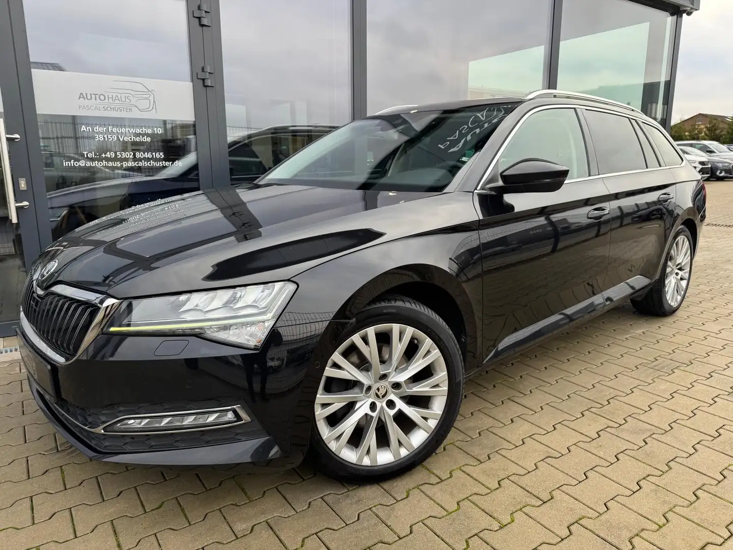 Skoda Superb Style 4x4 2.0 TDI/DSG/AHK/STHZG/PANO/ Schwarz - 2