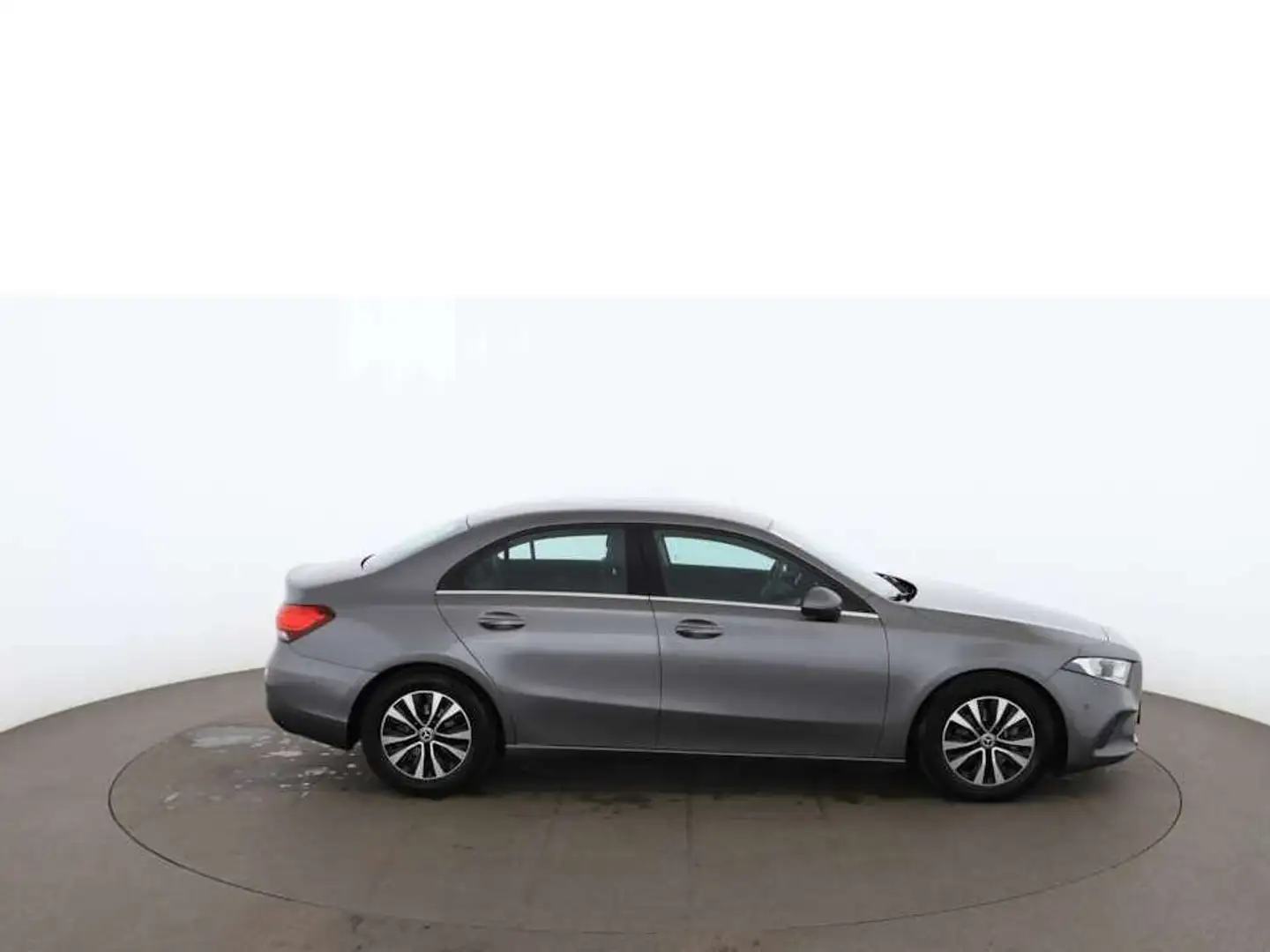 Mercedes-Benz A 180 d Style Aut AHK NAVI LEDER TEMP R-KAMERA Grau - 2