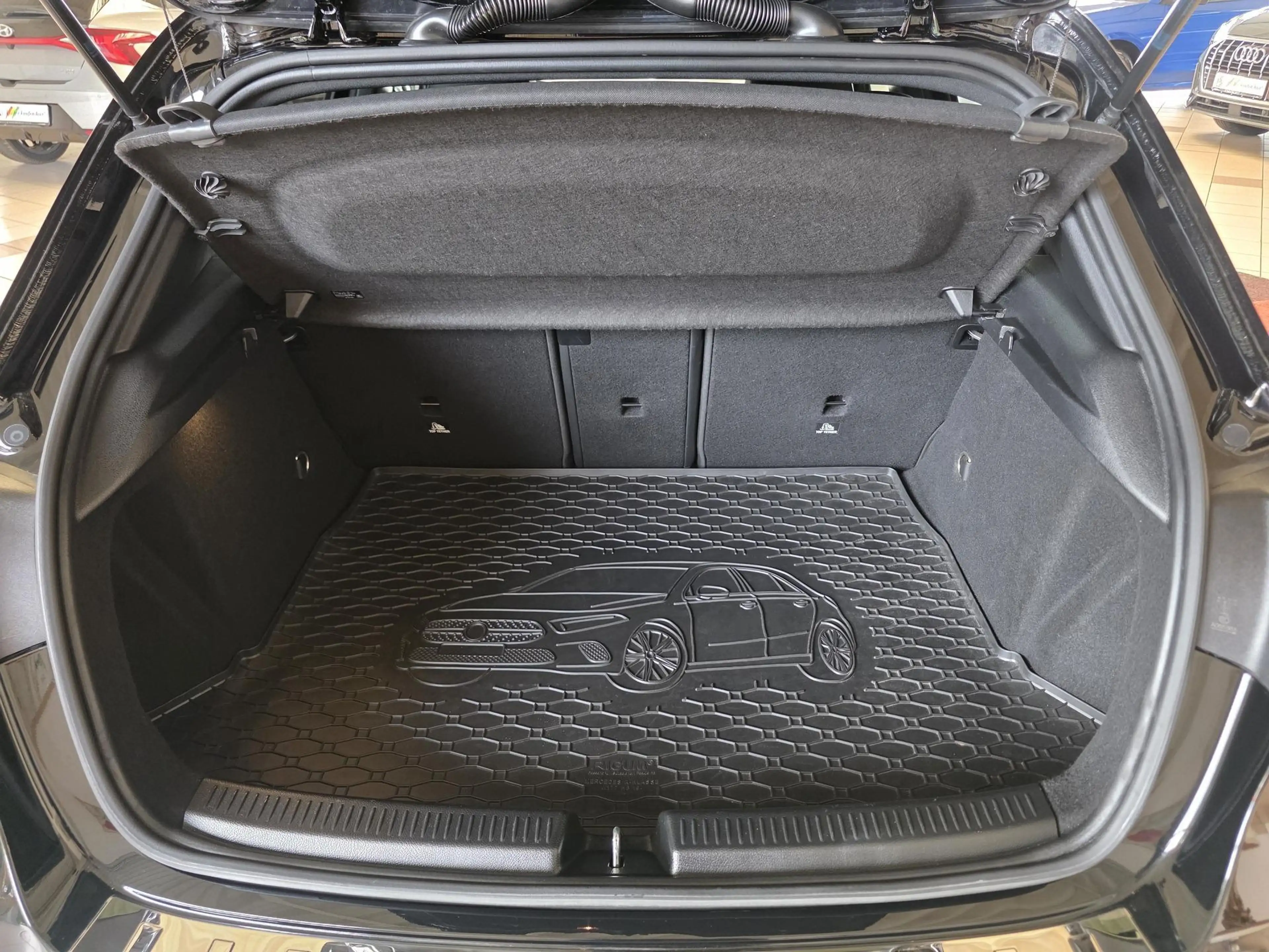 Mercedes-Benz A 220 A 220 AMG Line DCT/Navi/MBUX/LED/Ambiente/Kamera — photo 7