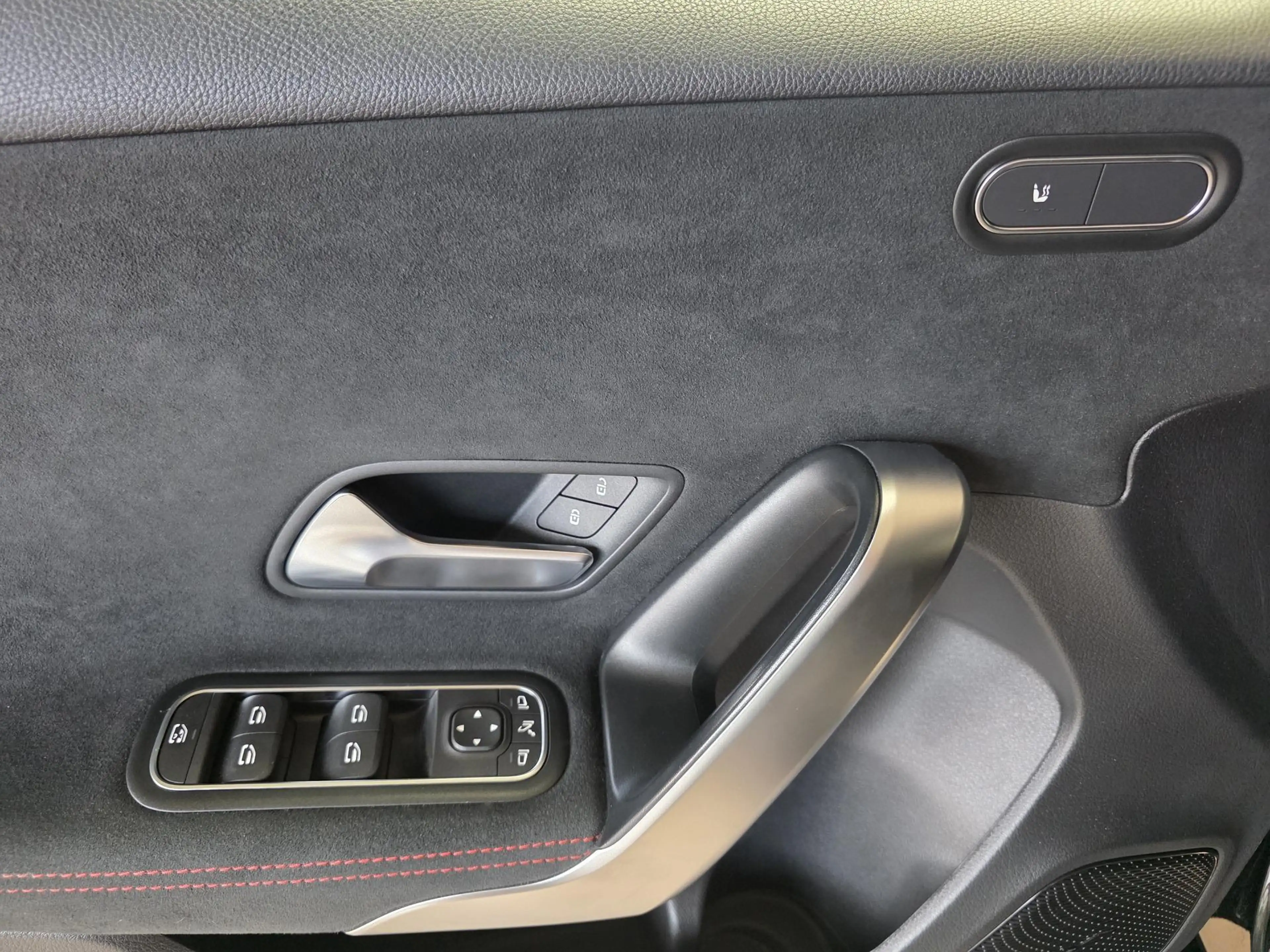 Mercedes-Benz A 220 A 220 AMG Line DCT/Navi/MBUX/LED/Ambiente/Kamera — photo 12