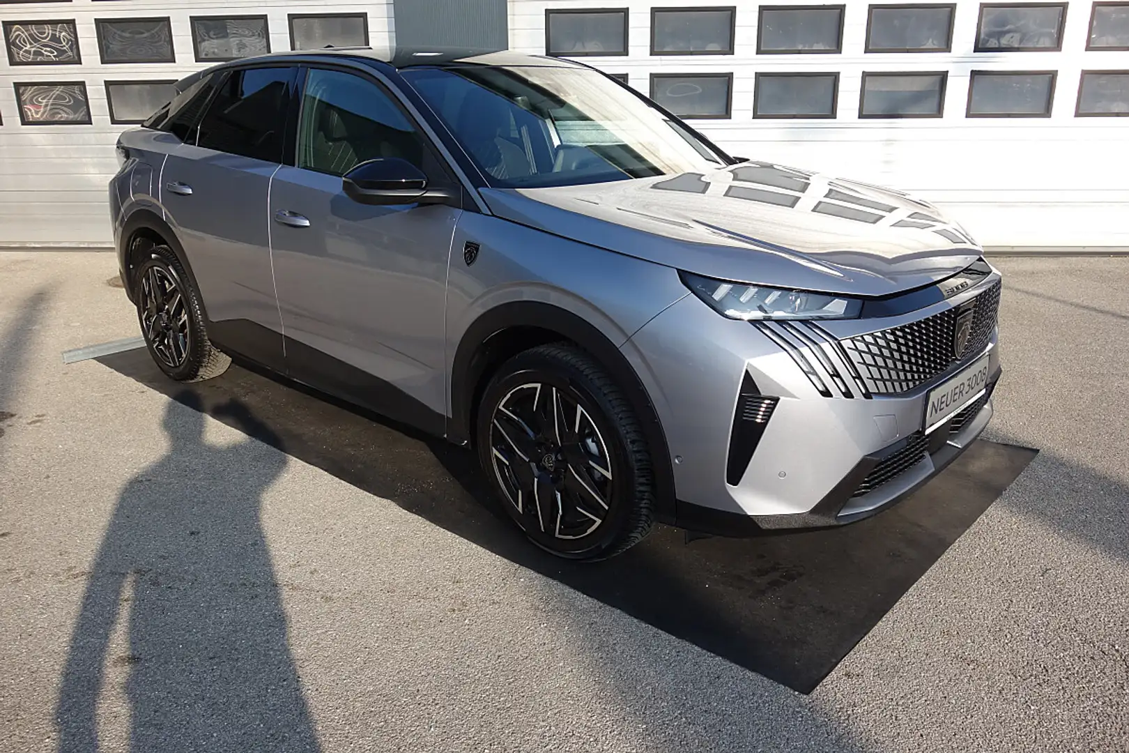Peugeot 3008 Hybrid 136 E-DCS6 GT Aut. Silber - 1