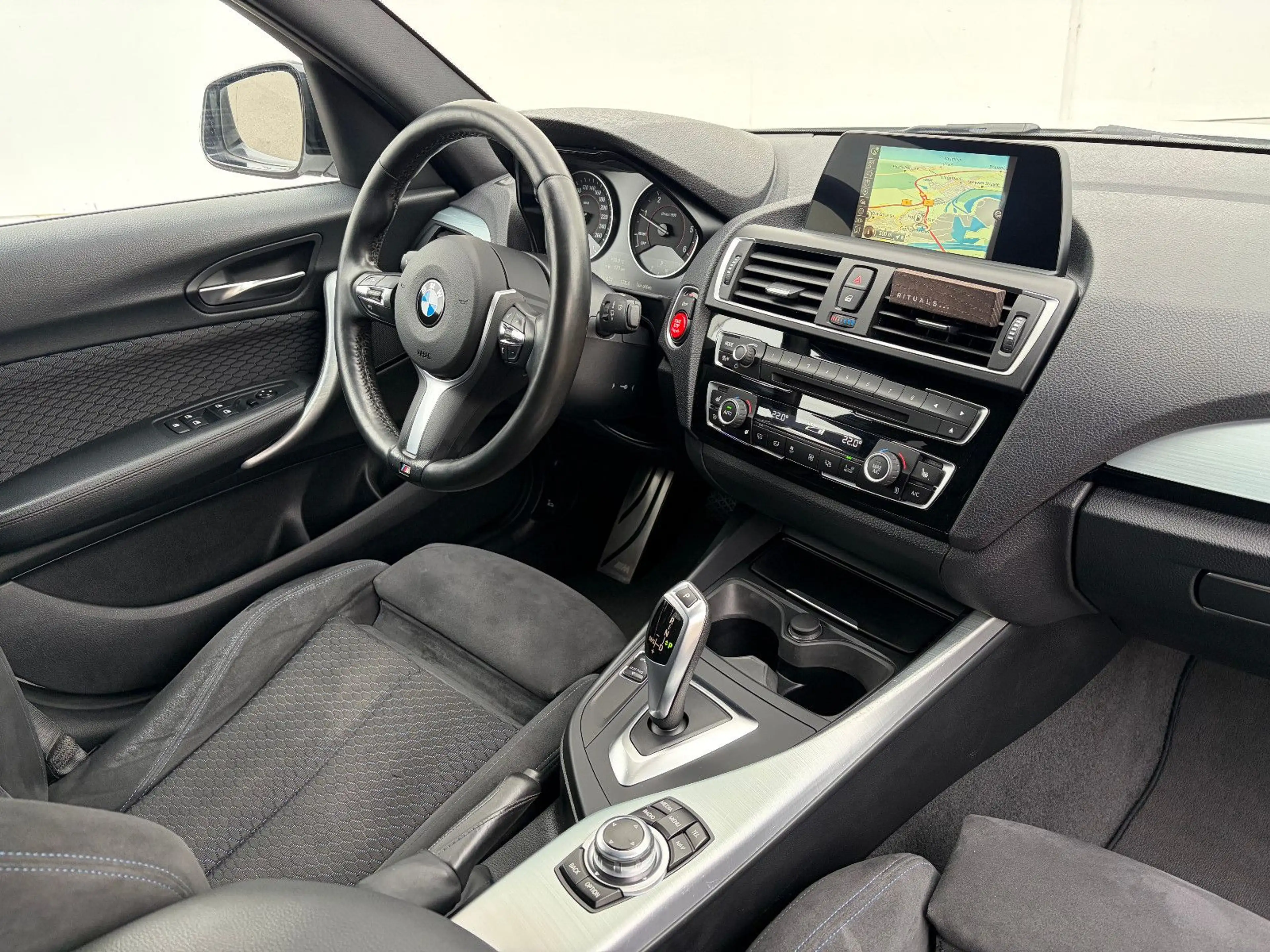 BMW 118 d ///M Sport*SHADOW LINE*ALCANTARA*NAVI*LED* — photo 15