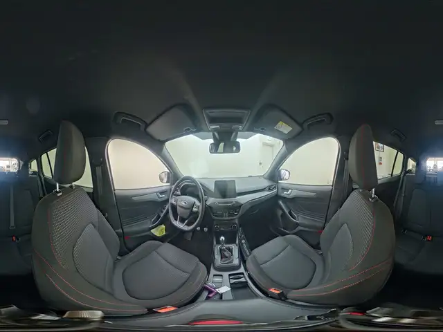 Ford Focus view 13