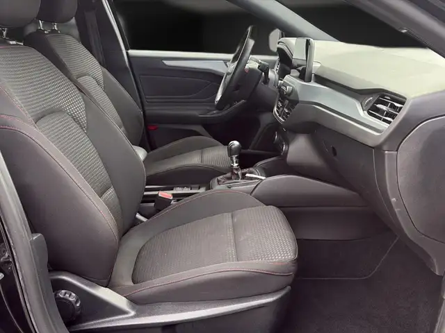 Ford Focus view 14