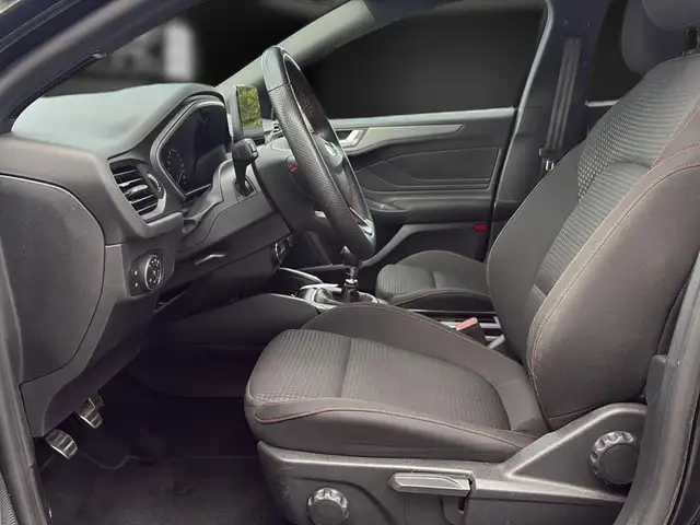 Ford Focus view 15