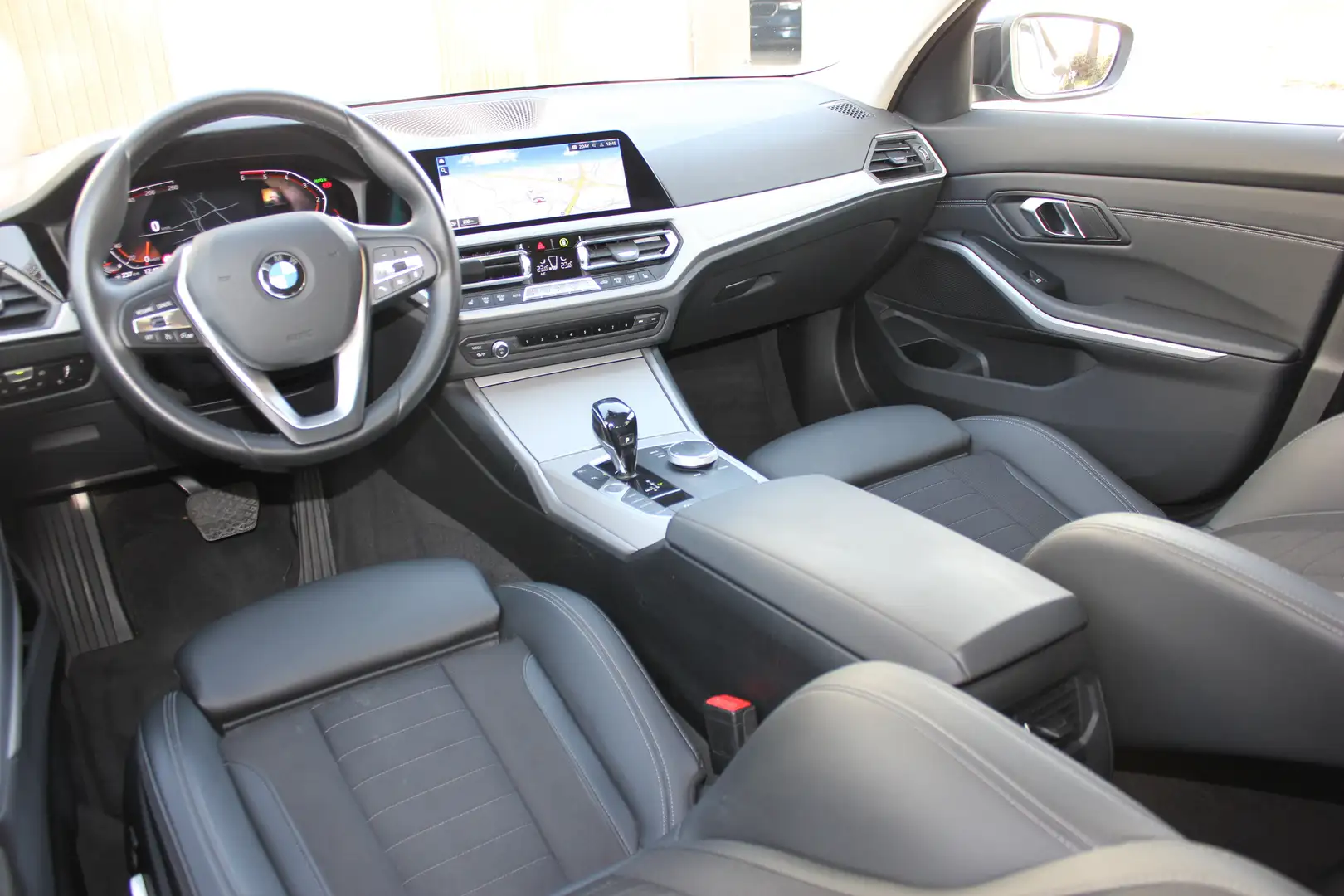 BMW 320 320 d Aut. Teilleder Sport Livecockpit 1.Hand Schwarz - 2
