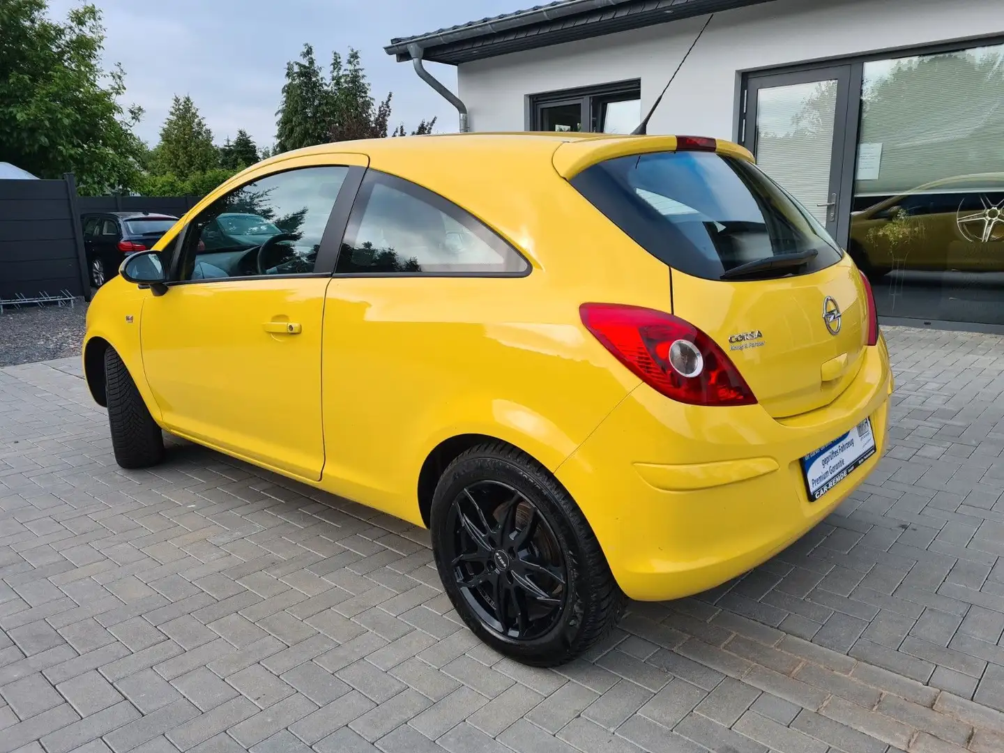 Opel Corsa D Edition*ALU*SHZ*LRH*Tempomat*56000 Km* Gelb - 2