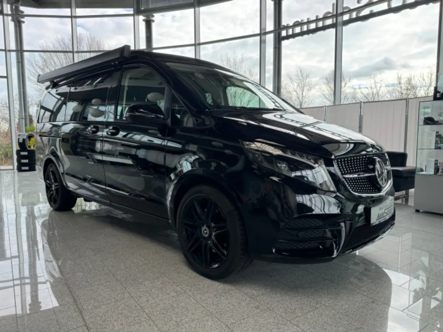 Mercedes-Benz V 300 d 4-Matic Marco Polo+AIRMATIC+360°+AMG Fekete - 2