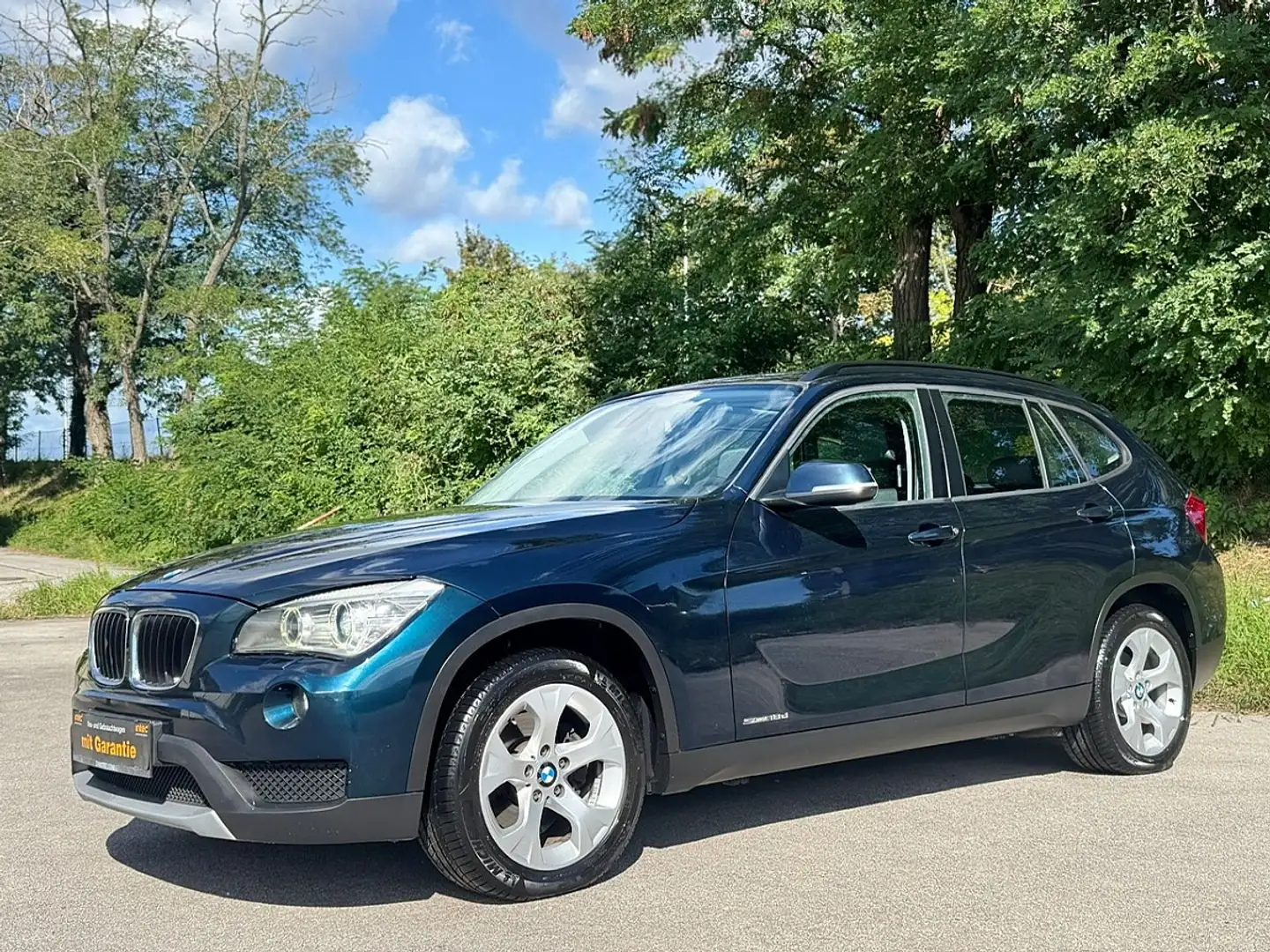 BMW X1 sDrive18d Österreich Paket|Panorama|Navi|Anhäng... Blau - 2