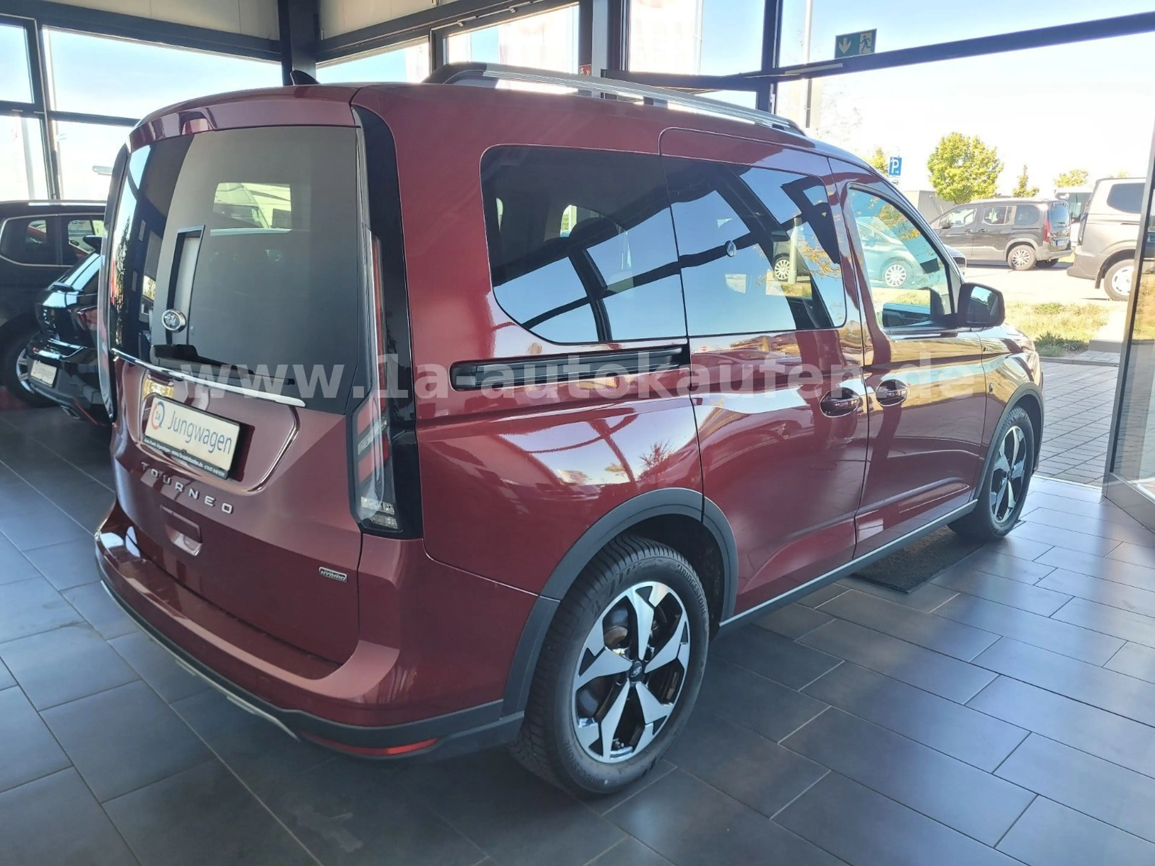 Ford Tourneo Connect L1 Plug-in Hybrid Active m. ACC — photo 4