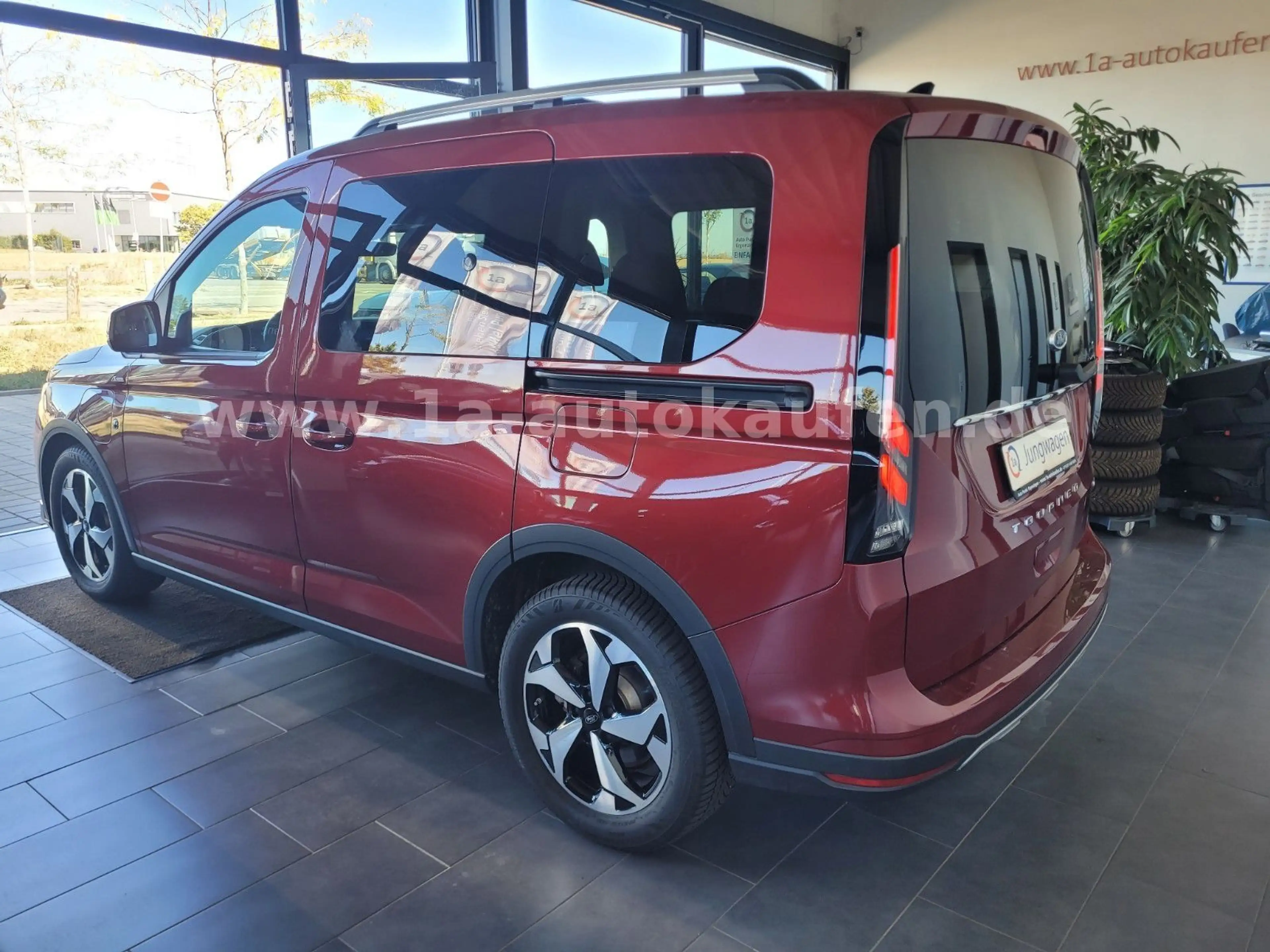 Ford Tourneo Connect L1 Plug-in Hybrid Active m. ACC — photo 5