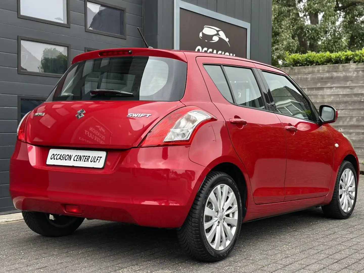Suzuki Swift CLIMATE CRUISE CONTR / KEYLESS GO / 5 DRS ... Rojo - 2
