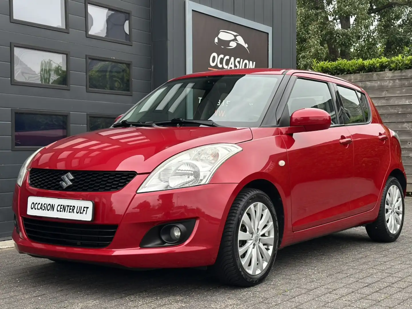Suzuki Swift CLIMATE CRUISE CONTR / KEYLESS GO / 5 DRS ... Rojo - 1
