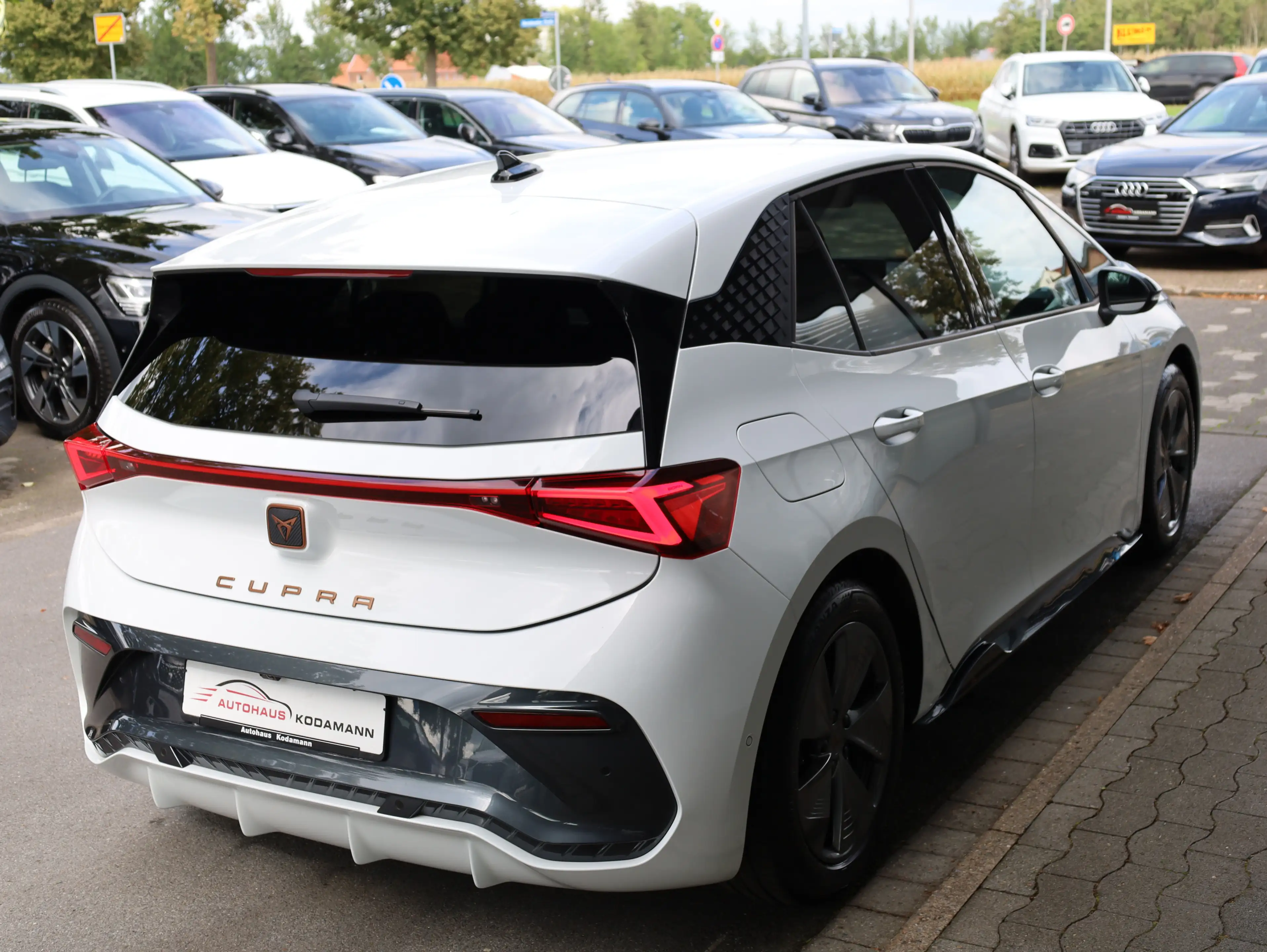CUPRA Born 150 kW*ACC*Kamera*Parkassistent*Wärmepumpe* — photo 8