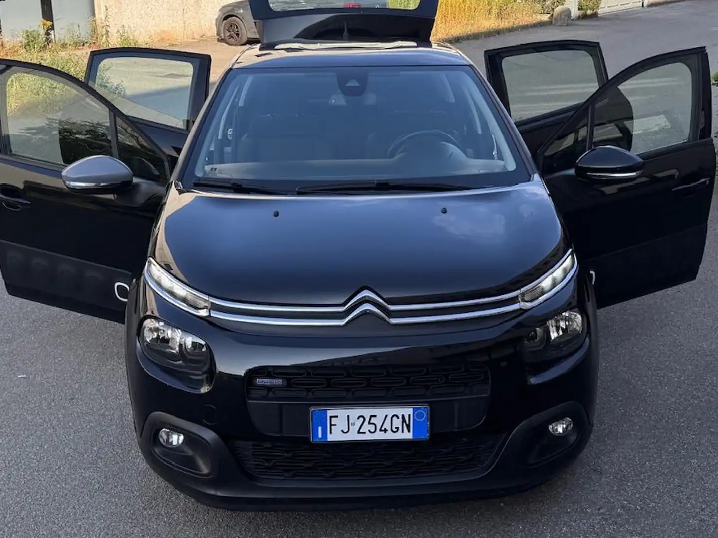 Citroen C3 C3 1.2 puretech Shine 82cv Zwart - 2