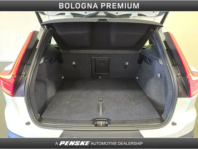 Volvo XC40 view 10