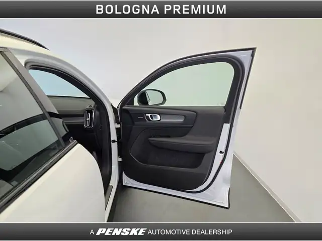 Volvo XC40 view 21