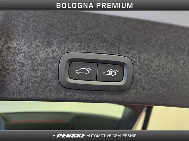 Volvo XC40 view 11