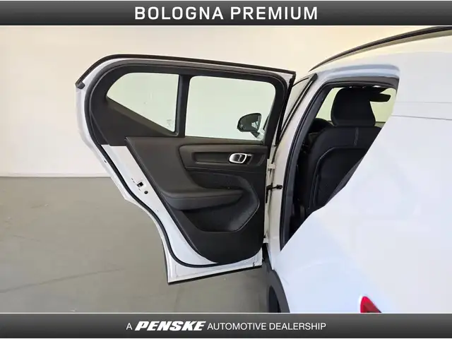 Volvo XC40 view 24
