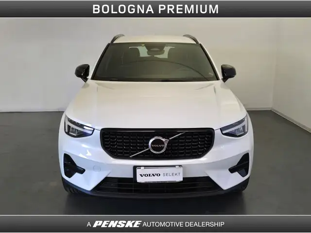 Volvo XC40 view 8