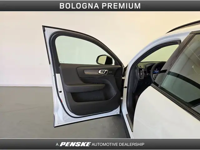 Volvo XC40 view 27