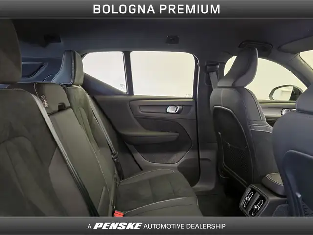 Volvo XC40 view 5