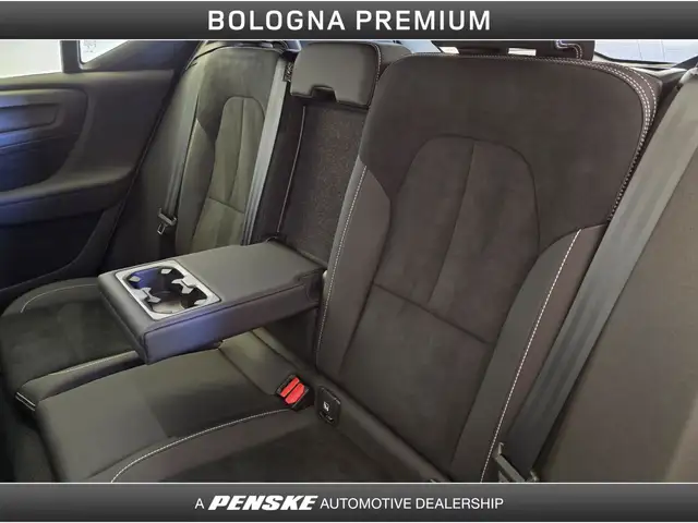 Volvo XC40 view 16