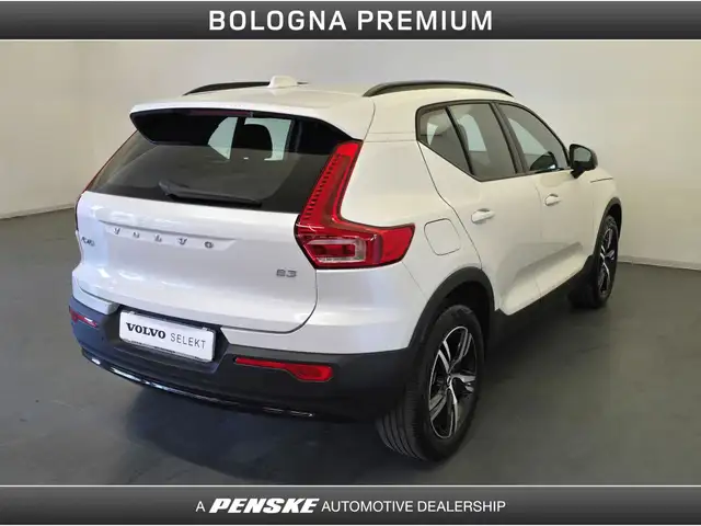 Volvo XC40 view 2