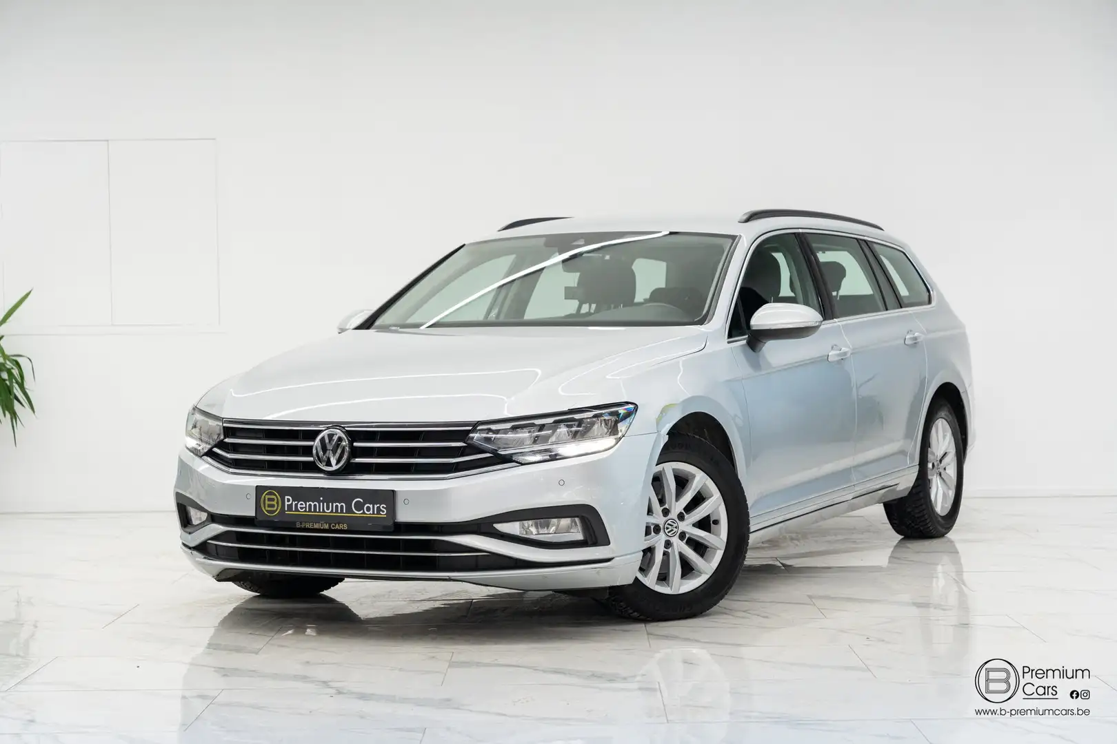 Volkswagen Passat Variant 1.6 TDI SCR DSG! Facelift! Acc, Carplay, 360, Full Zilver - 1