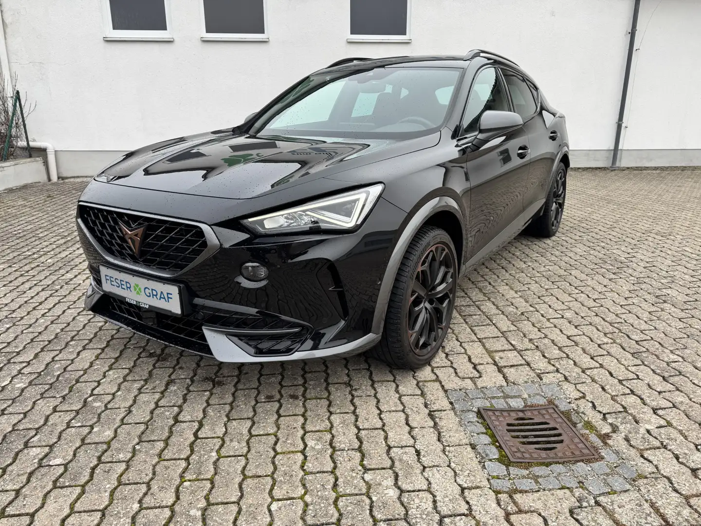 CUPRA Formentor VZ 2.0 TSI DSG 19" Beats LED KESSY SHZ Schwarz - 2