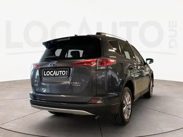 Toyota RAV4 view 4