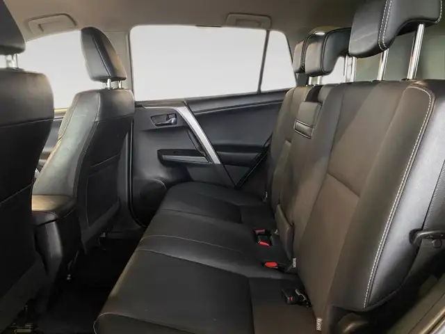 Toyota RAV4 view 8