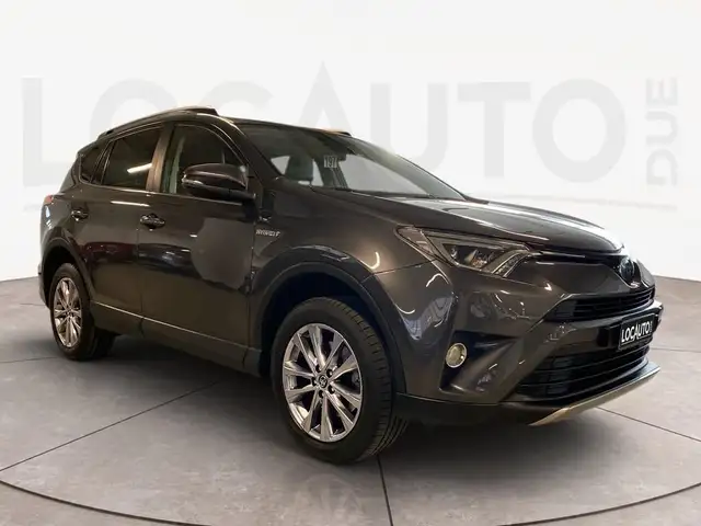 Toyota RAV4 view 3