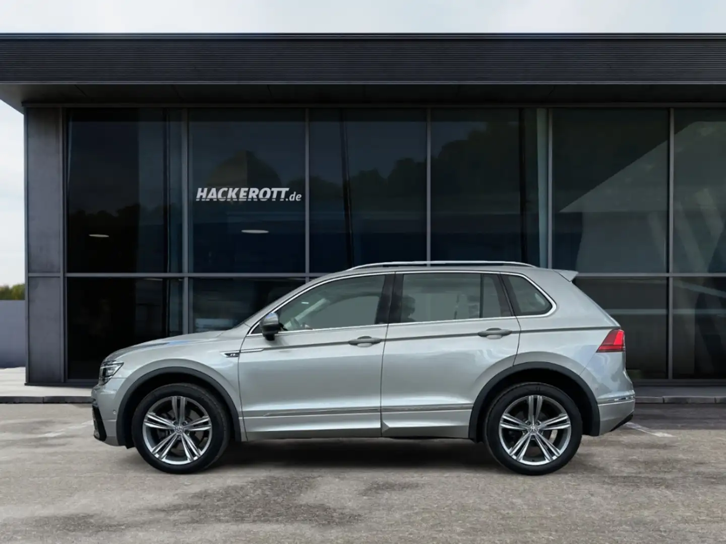 Volkswagen Tiguan Highline 4Motion TSI 2.0l LED Navi AHK Silber - 2