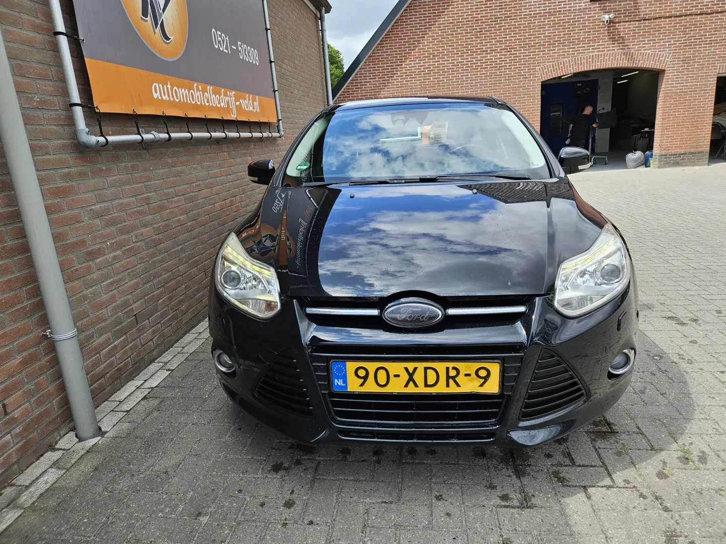 Ford Focus 1.0 EcoBoost Lease Titanium Zwart - 2