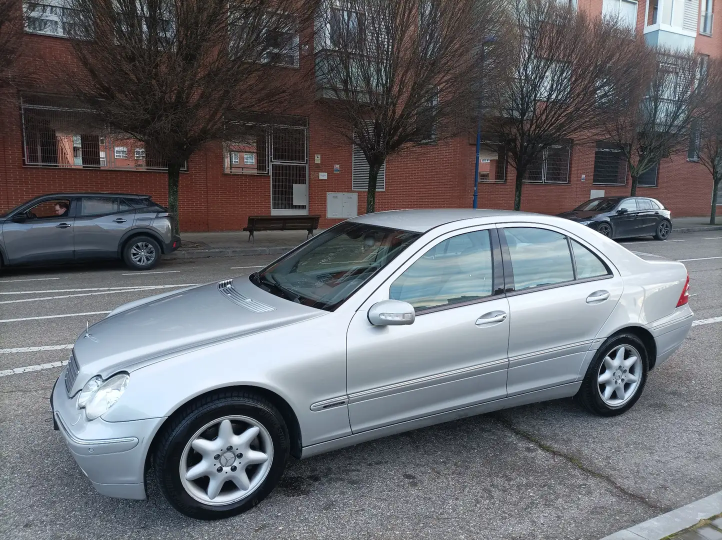 Mercedes-Benz C 240 Elegance Automatic Silber - 2