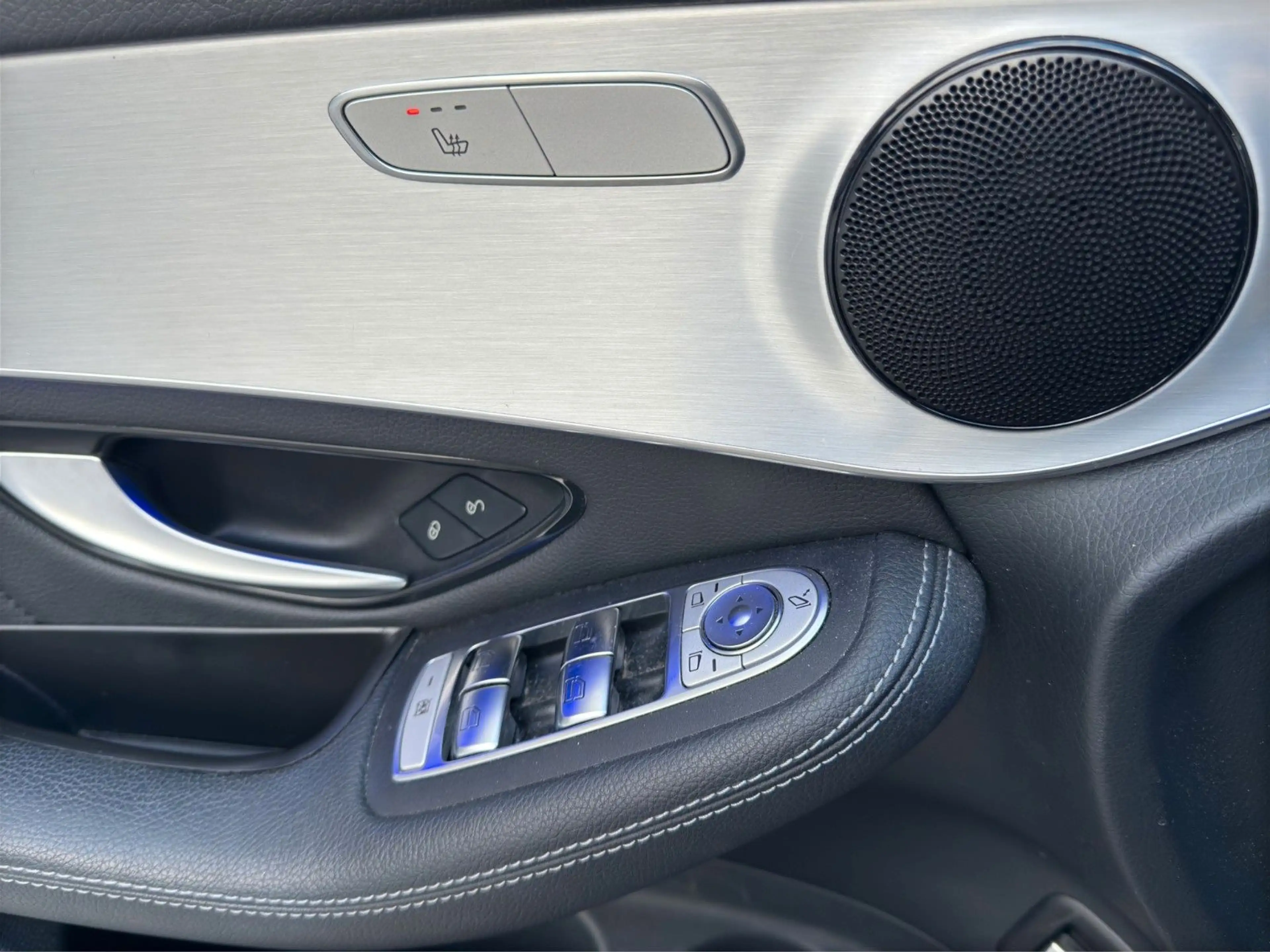 Mercedes-Benz GLC 220 d 4Matic AMG-Line Multibeam AHK — photo 12