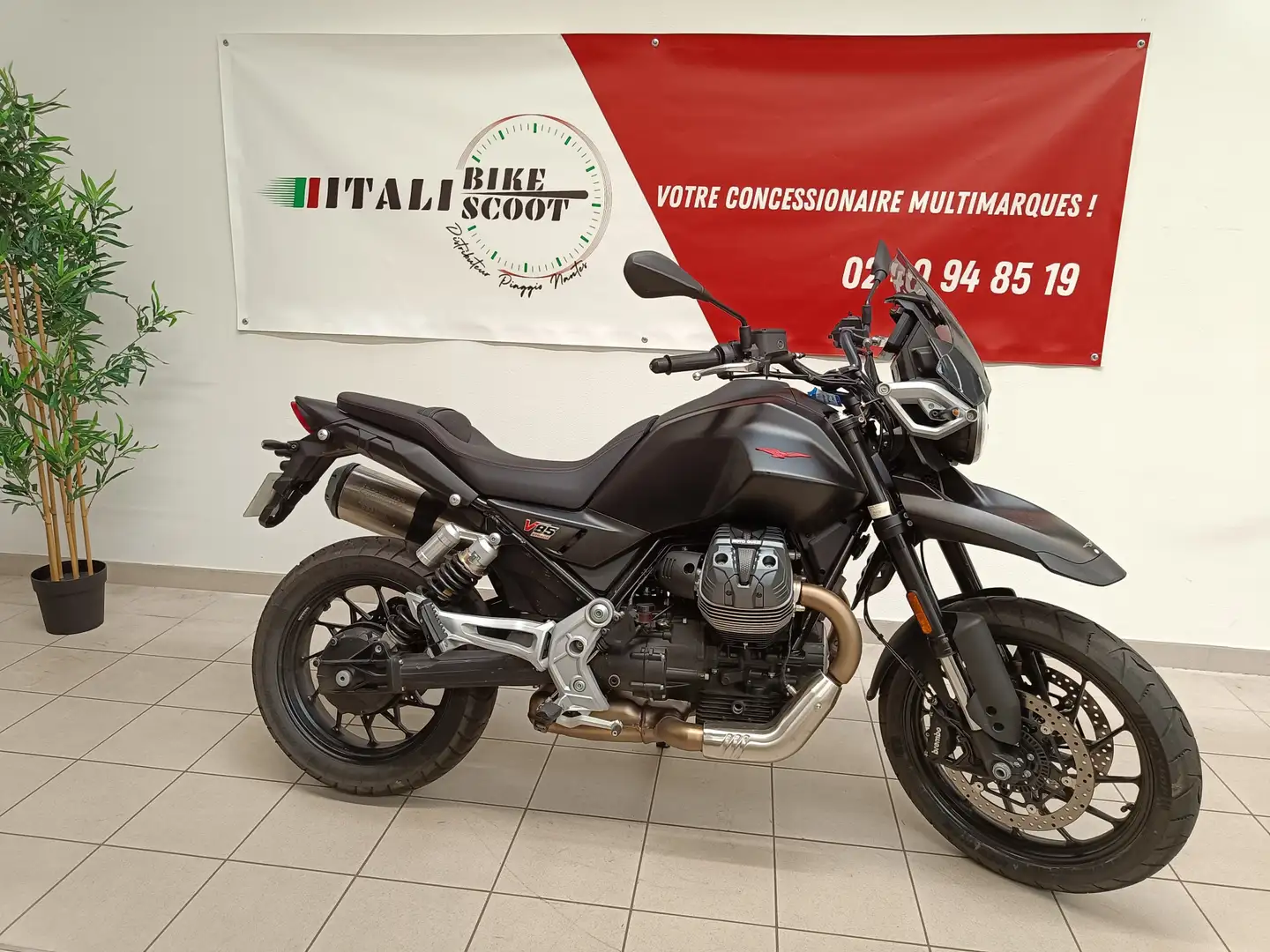 Moto Guzzi V 85 TT - 1