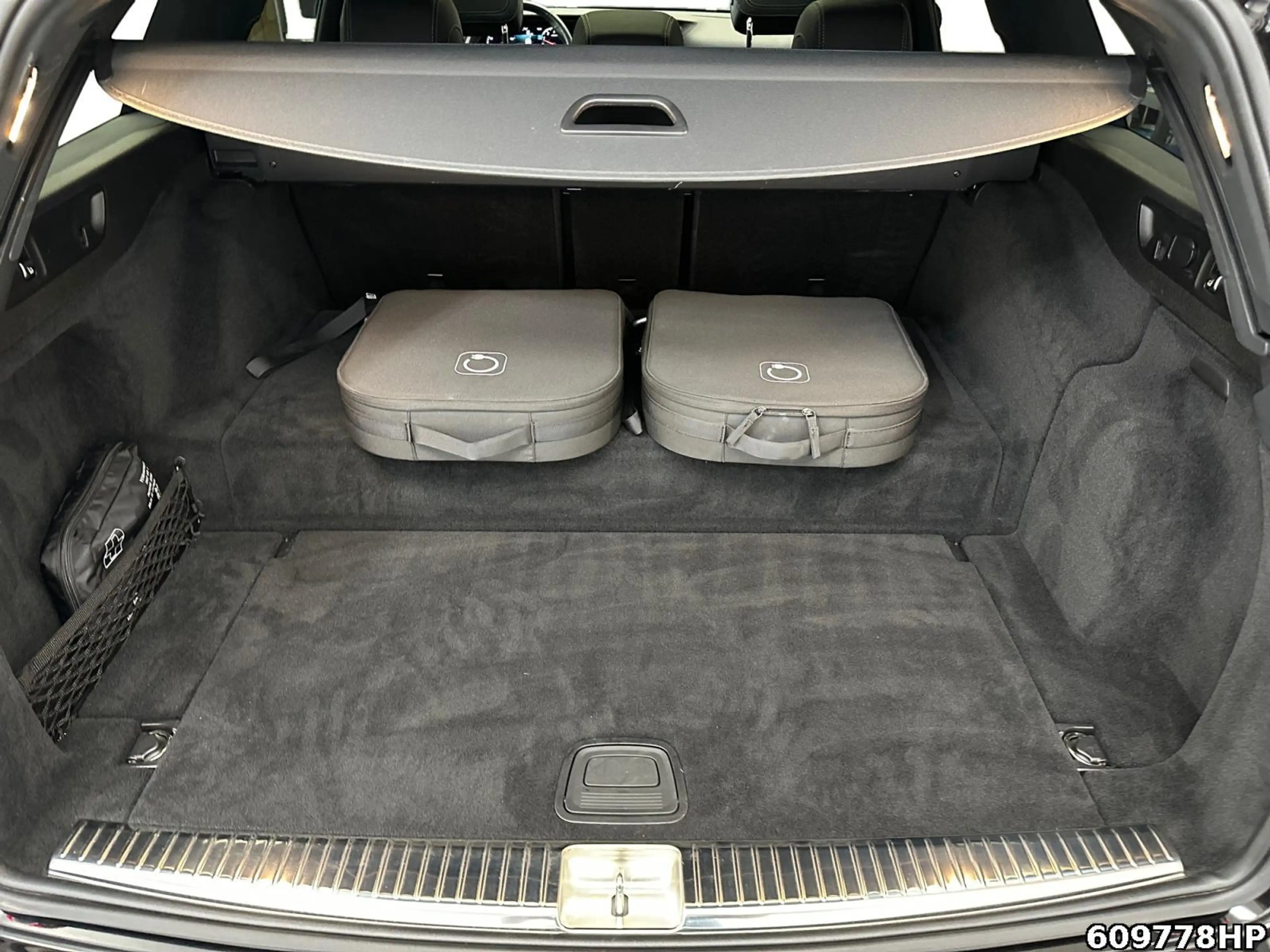 Mercedes-Benz E 300 4M T AMG DISTRONIC 360° Burmester Keyl. — photo 6