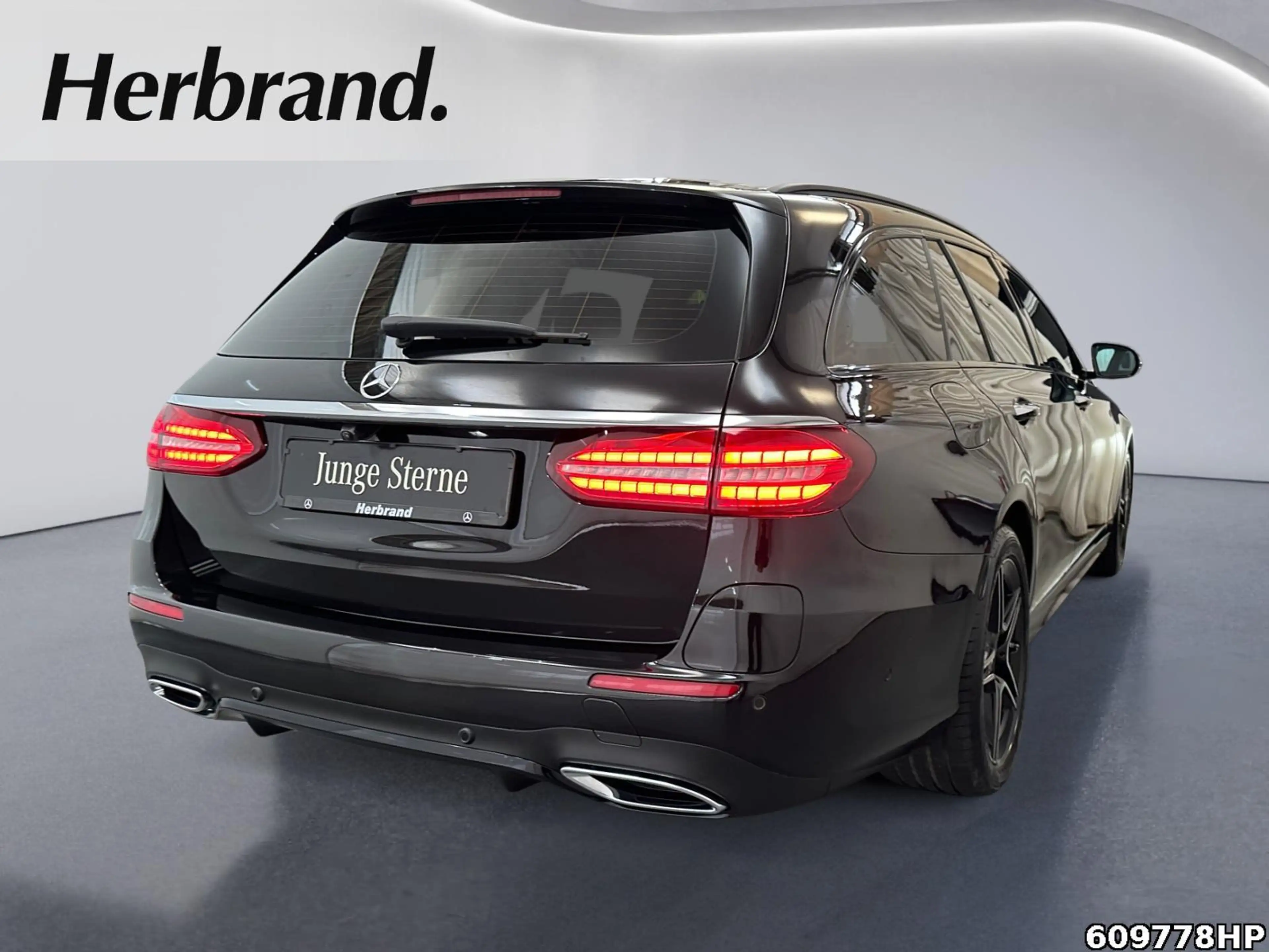 Mercedes-Benz E 300 4M T AMG DISTRONIC 360° Burmester Keyl. — photo 3