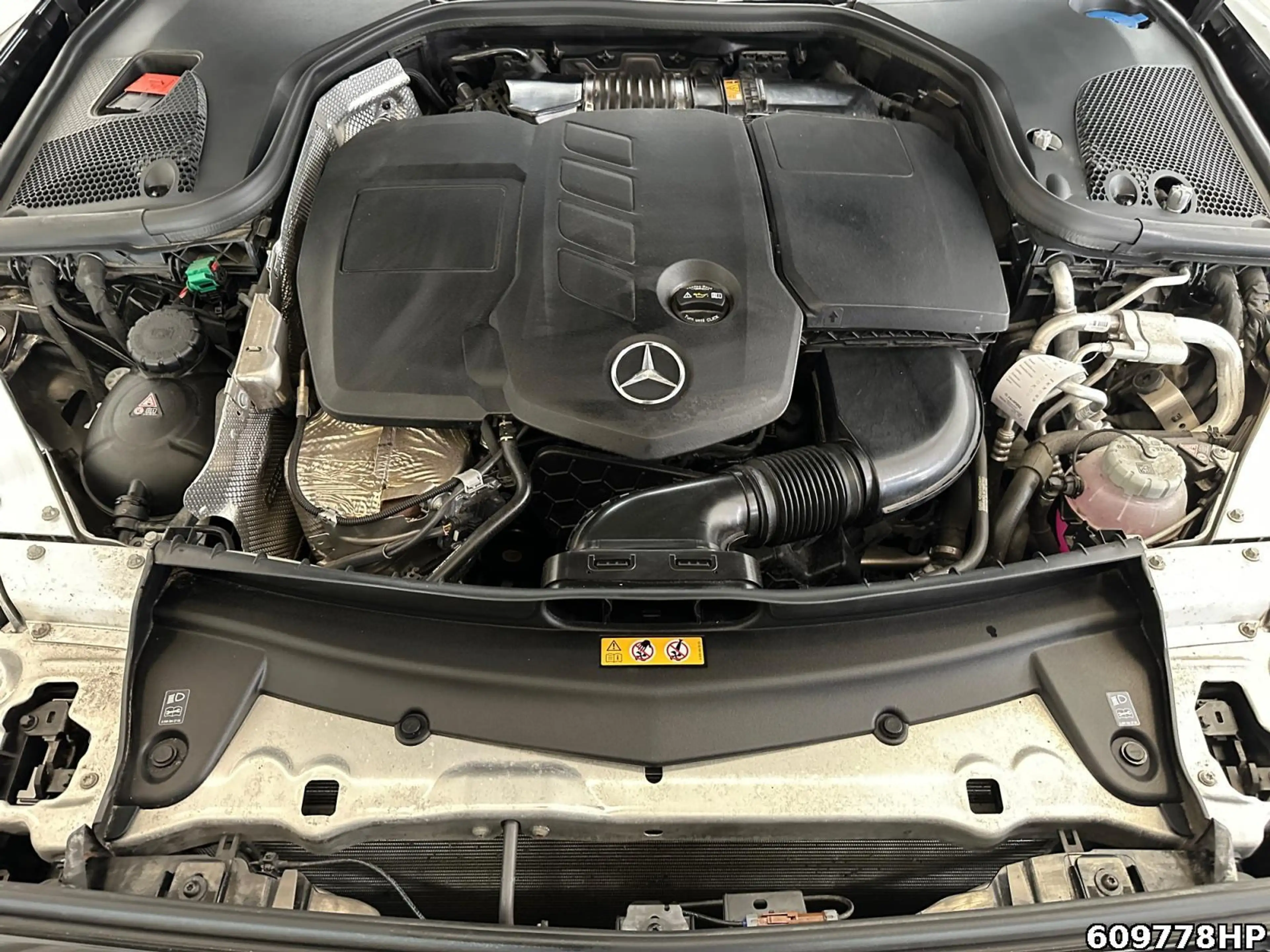 Mercedes-Benz E 300 4M T AMG DISTRONIC 360° Burmester Keyl. — photo 7